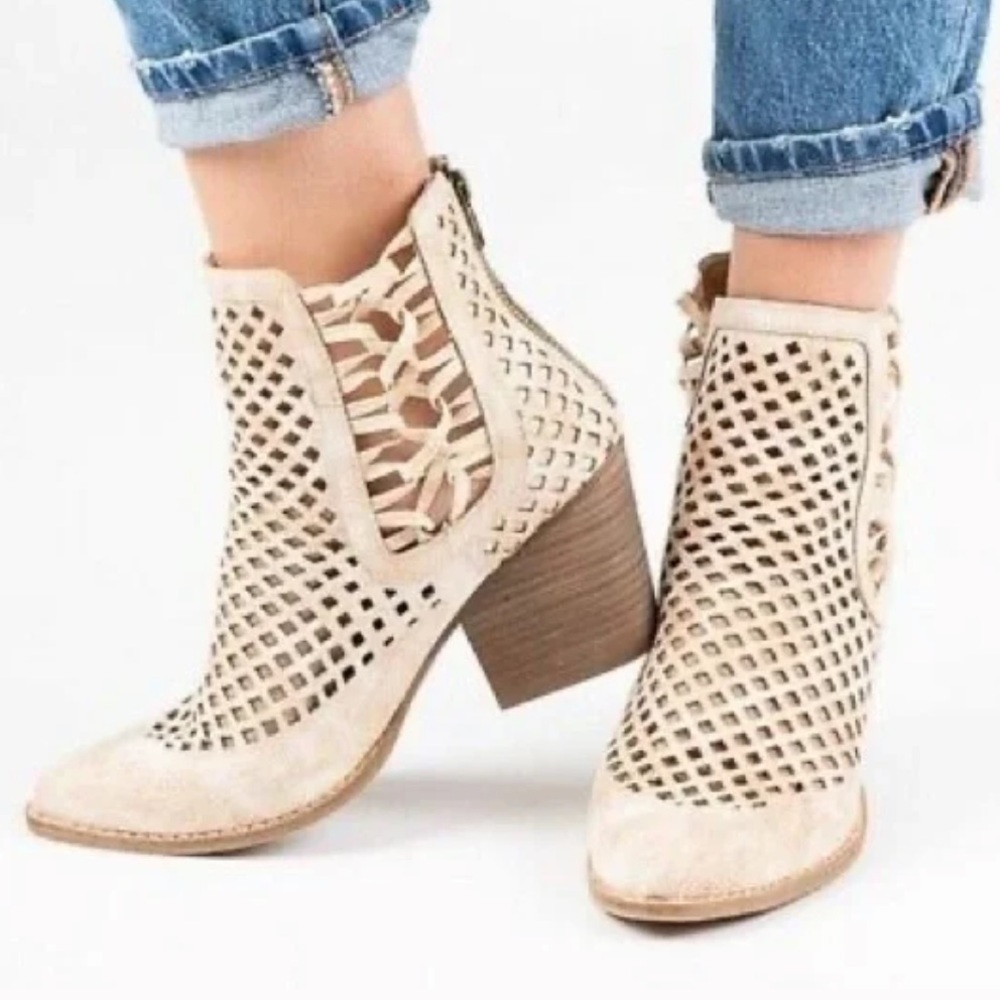 Coconuts By Matisse Bootie Cream Size 9